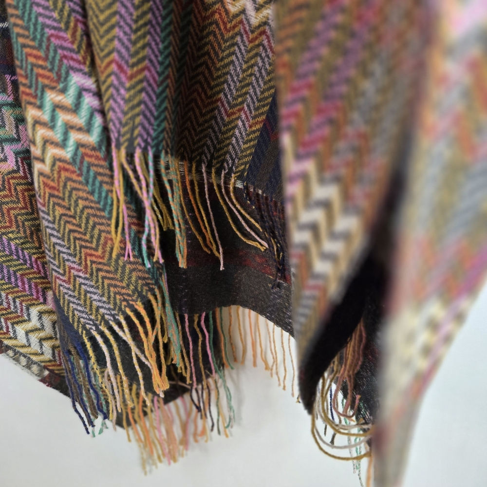 RIIQIICHY Women One-Size NWT Colorful Chevron Patterned Poncho - Picture 7 of 11